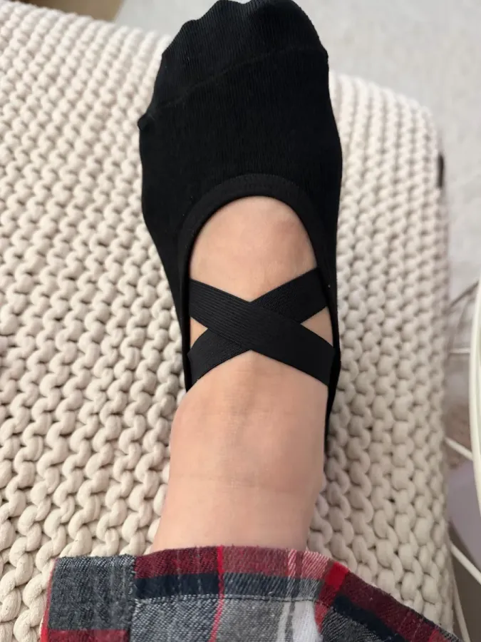 Ballet Pilates grip socks photographed by Amber H., verified buyer