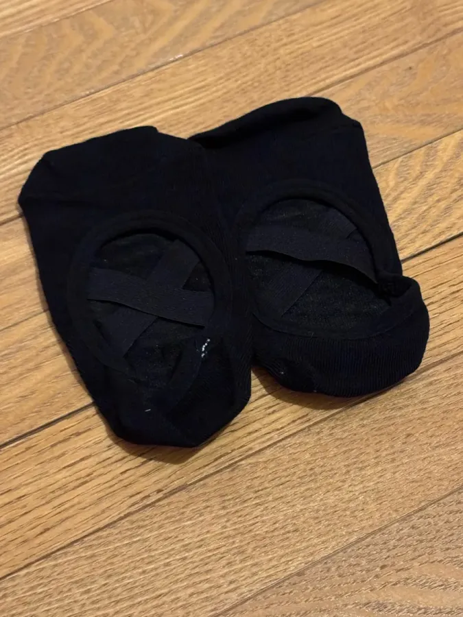 Ballet Pilates grip socks photographed by Yuna A., verified buyer
